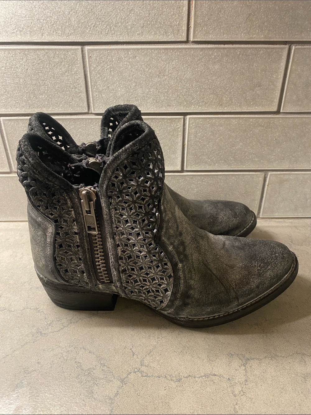 Circle G by Corral gray ankle boots 9